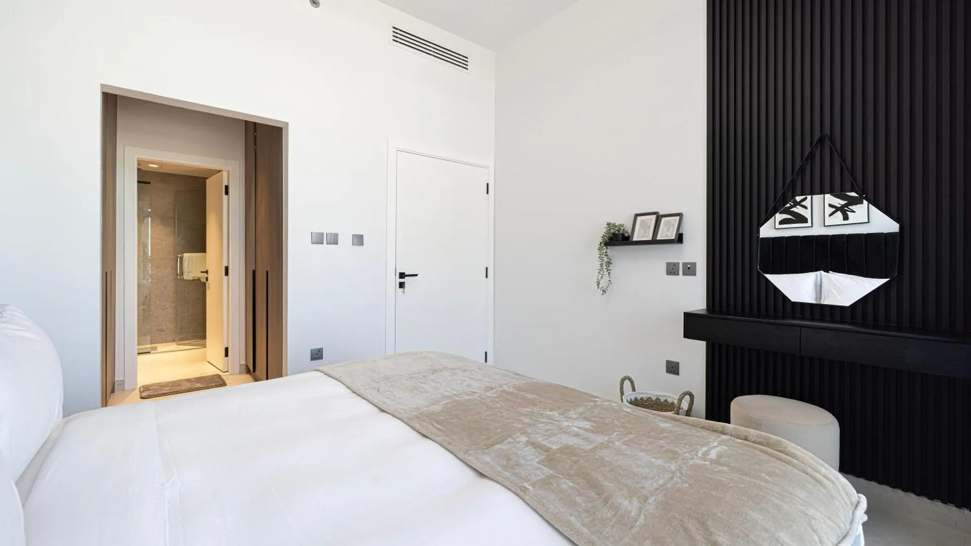 Legacy By Sunrise - Top Amenities And Paddle Court Dubai Apartment